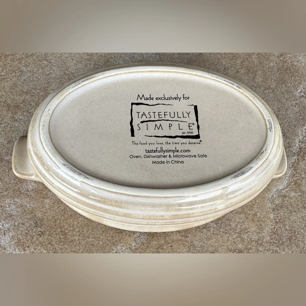 Tastefully Simple Oval Baking Dish‎ with Metal Holder, Dips Sides